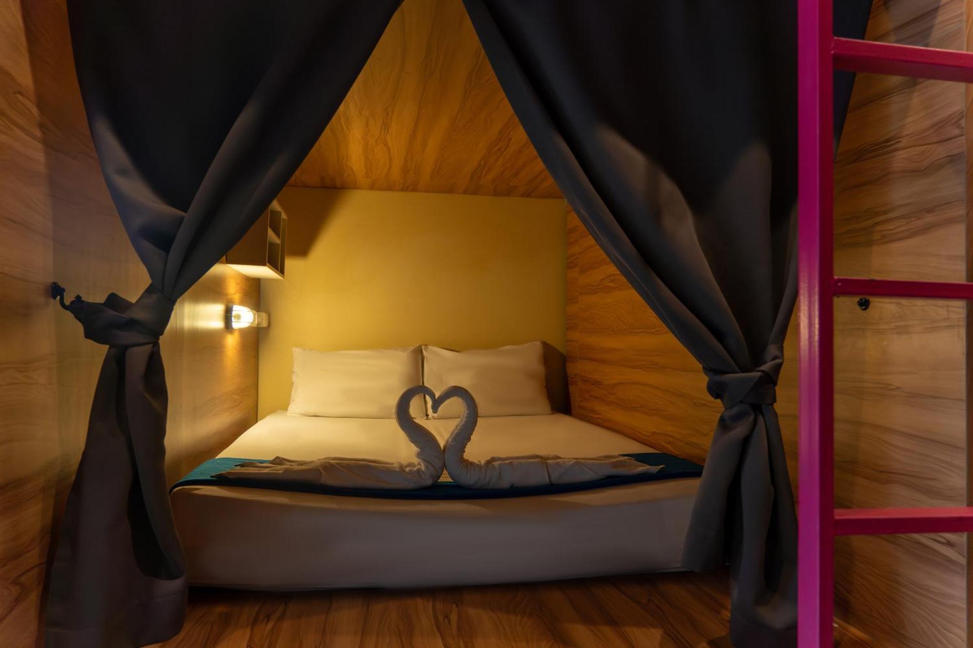 Slumber Surf Phuket Kata Vandrarhem Exteriör bild
