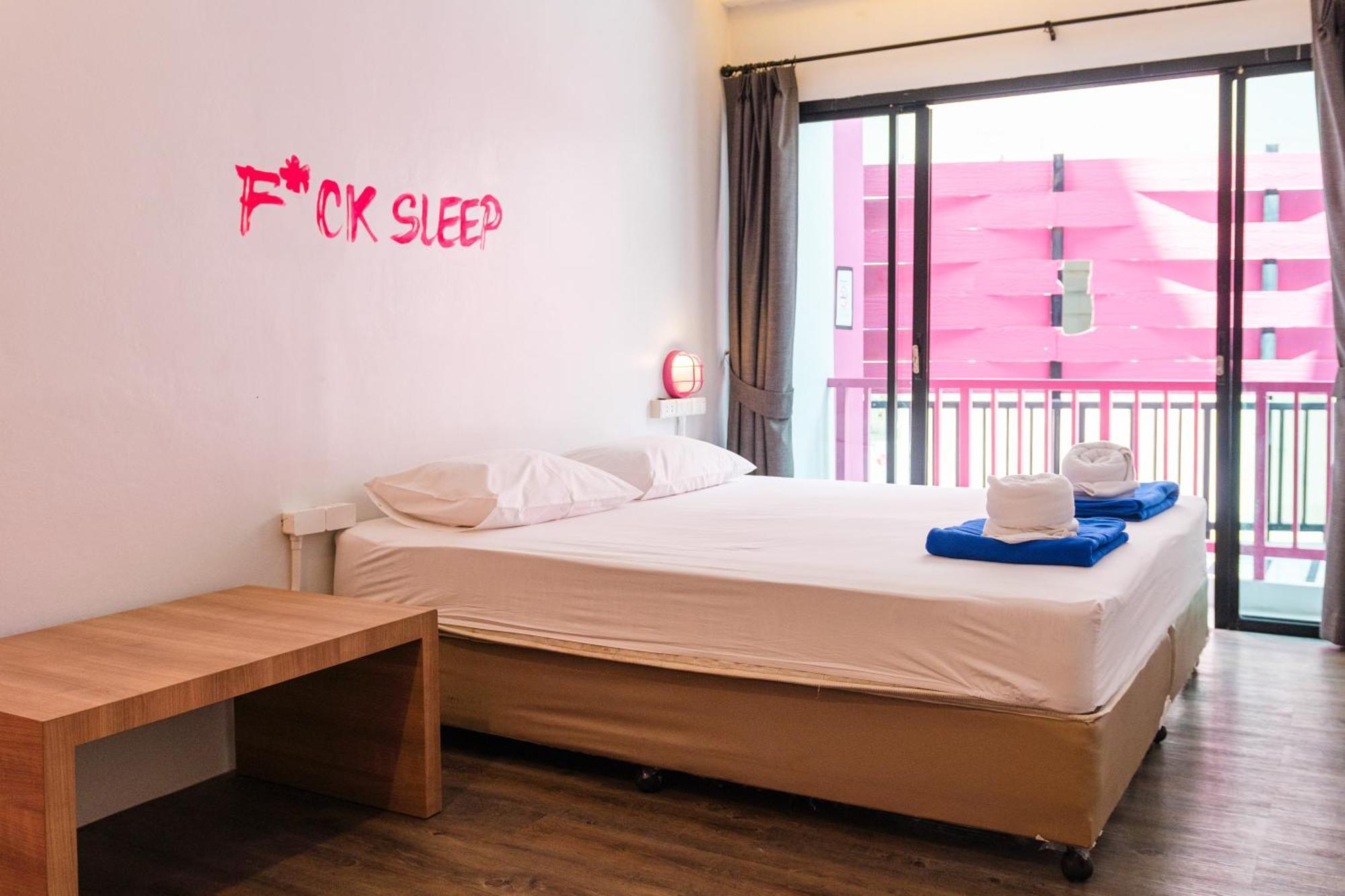 Slumber Surf Phuket Kata Vandrarhem Exteriör bild