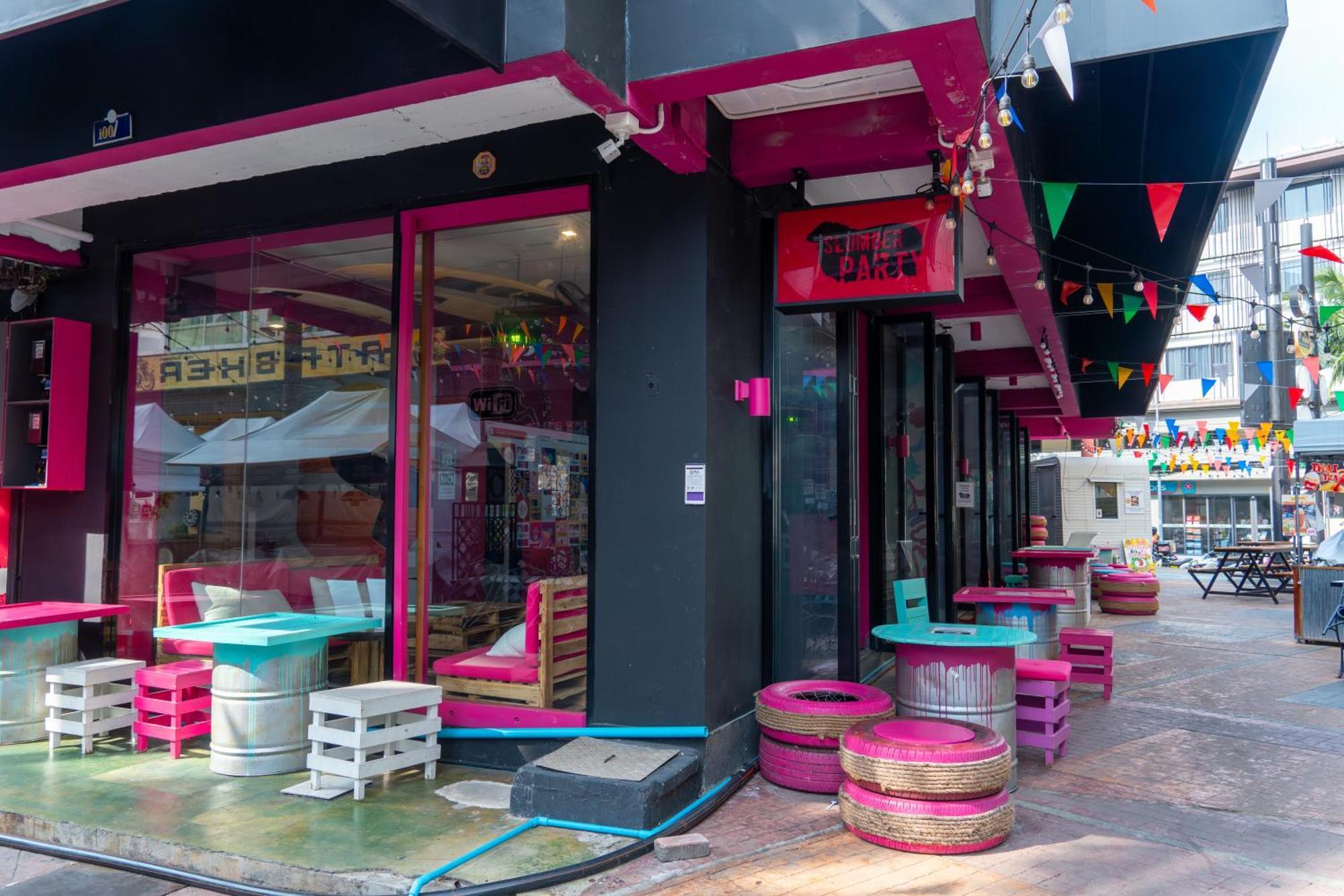 Slumber Surf Phuket Kata Vandrarhem Exteriör bild