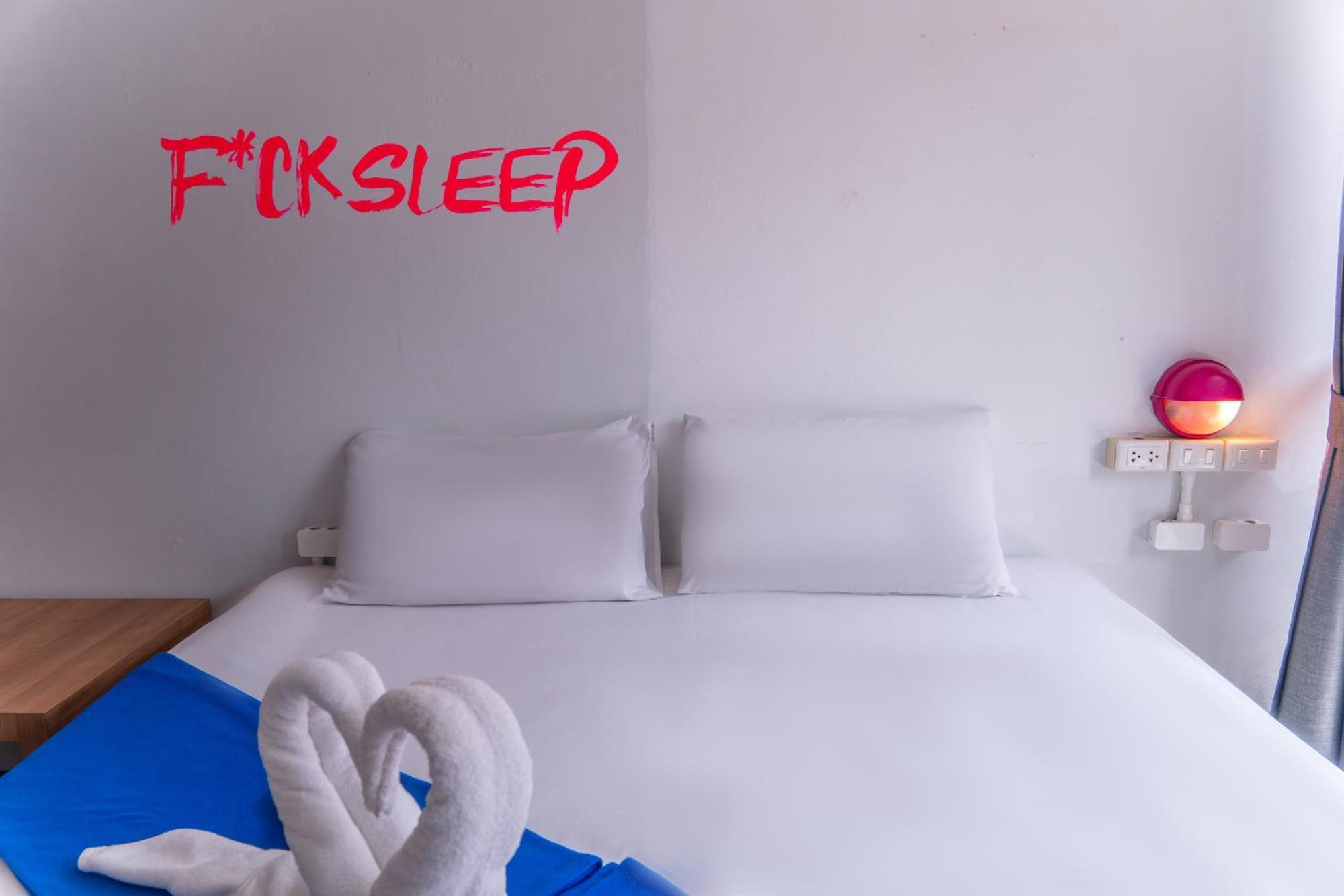 Slumber Surf Phuket Kata Vandrarhem Exteriör bild