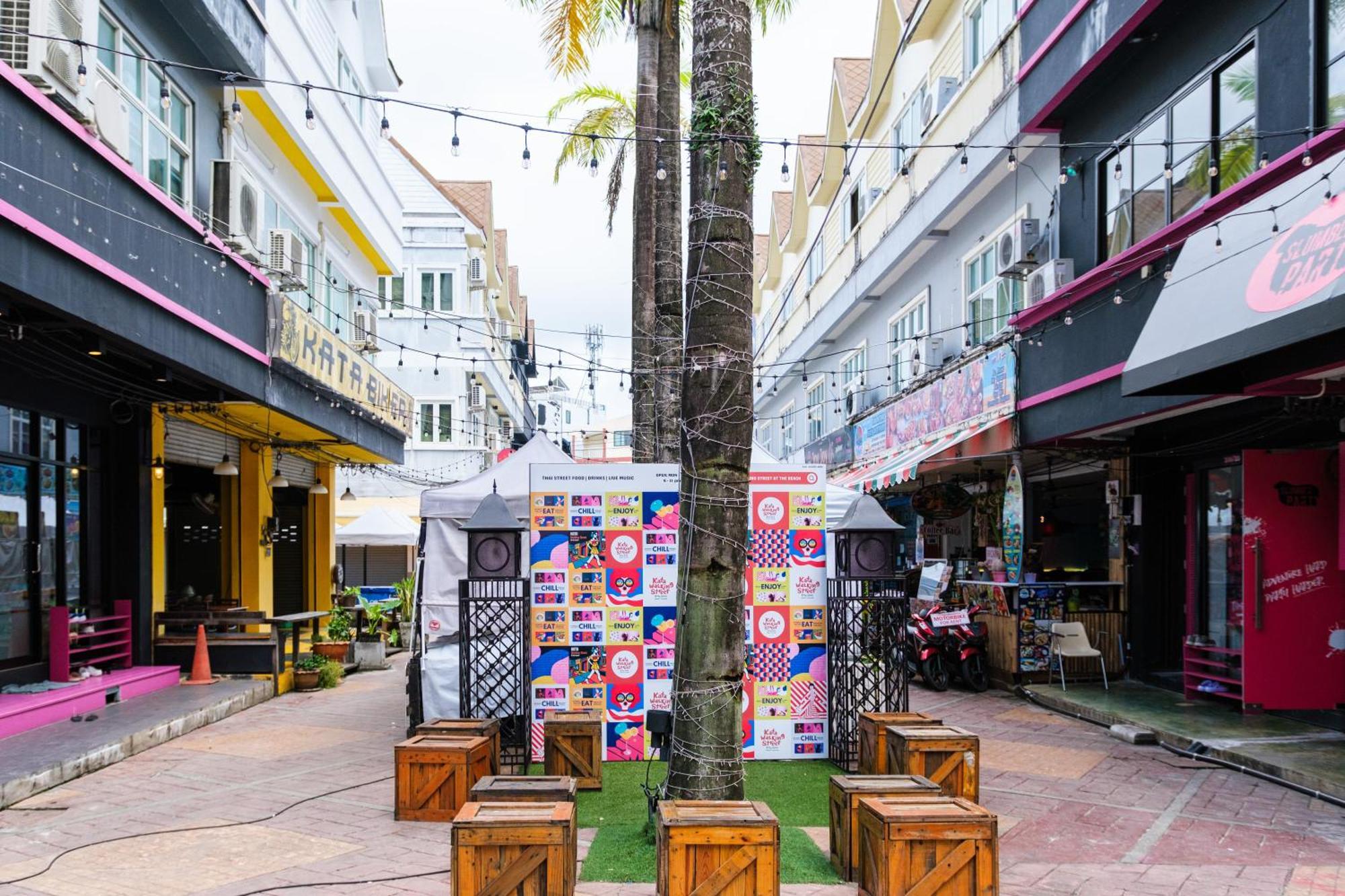 Slumber Surf Phuket Kata Vandrarhem Exteriör bild