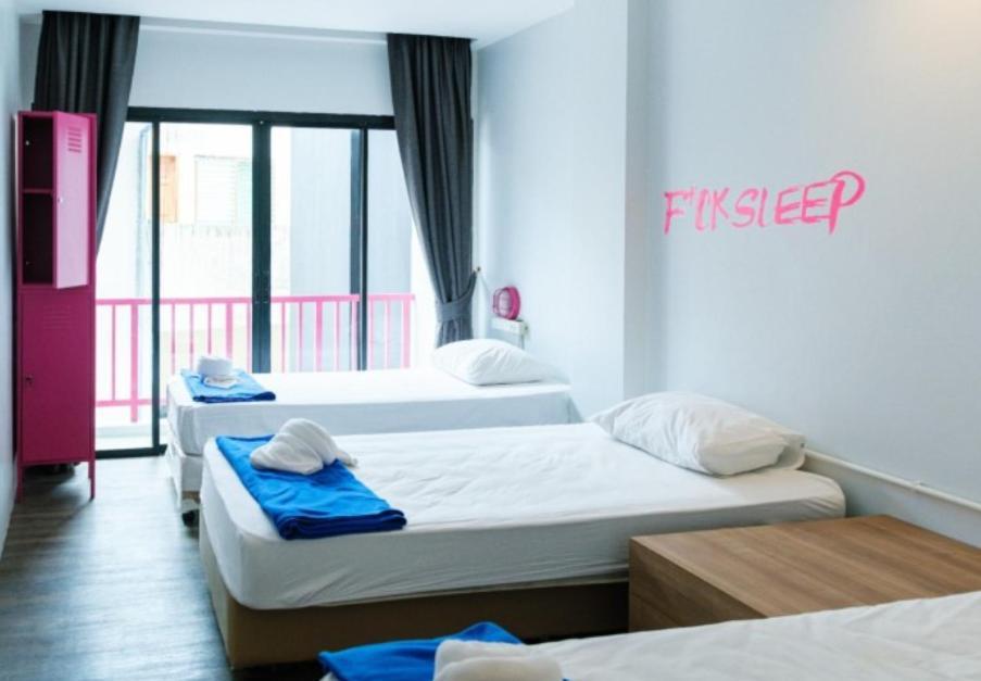 Slumber Surf Phuket Kata Vandrarhem Exteriör bild